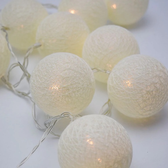 New! ☆ 3M! White Aesthetic Plastic Circular Bulb String Lights - Picture 3 of 10